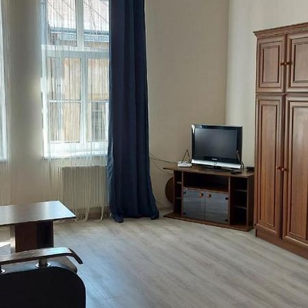 2 Bedroom Apartment On Tomashivskogo Street 7 Lviv Extérieur photo