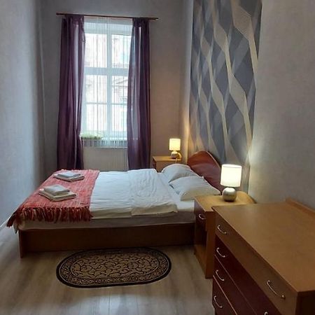 2 Bedroom Apartment On Tomashivskogo Street 7 Lviv Extérieur photo