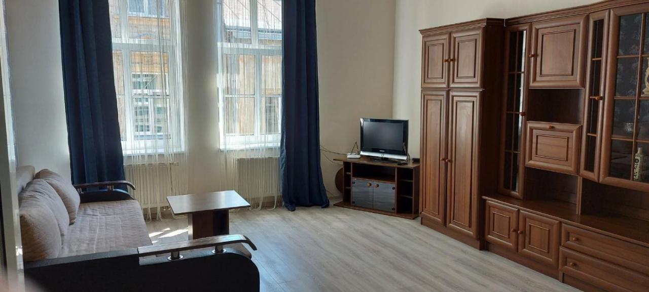 2 Bedroom Apartment On Tomashivskogo Street 7 Lviv Extérieur photo